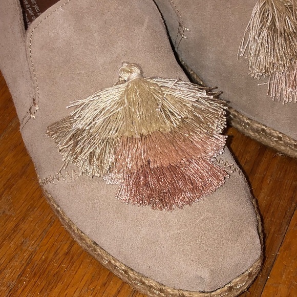 Toms Shoes - Picture 3 of 6